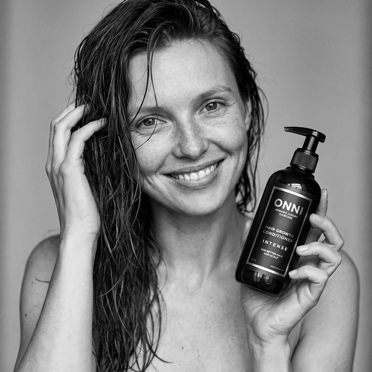 Nach dem Shampoo, auch auf der Kopfhaut.